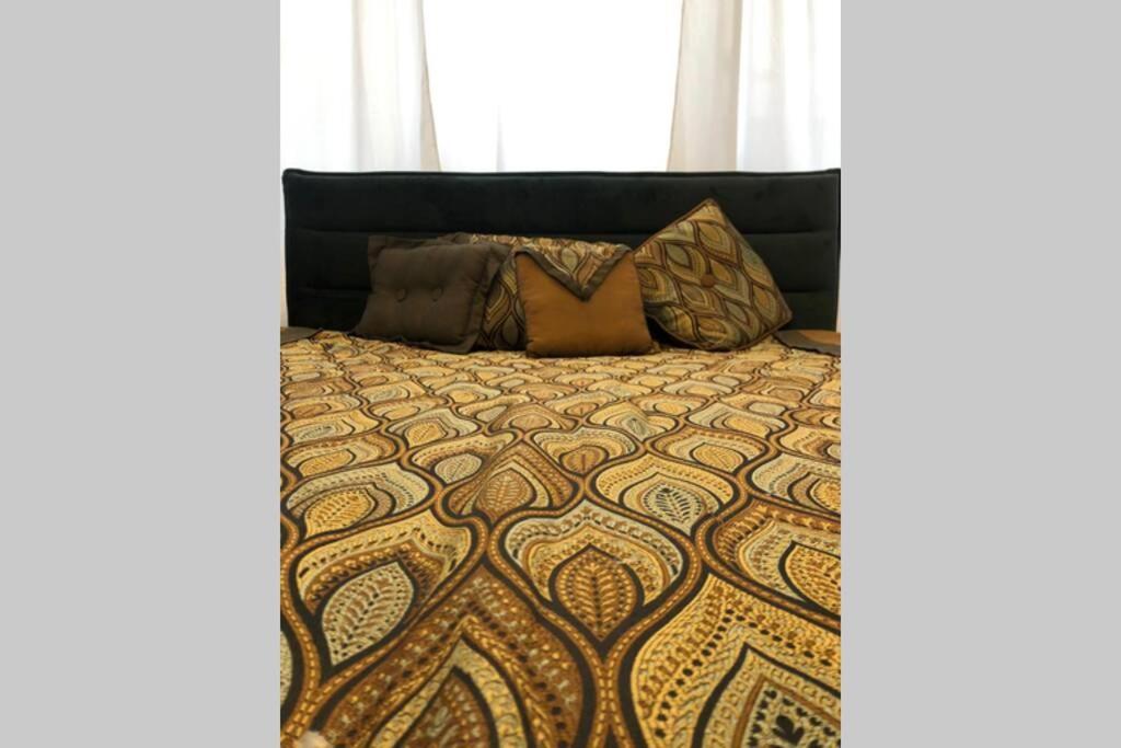 Outstanding 3Br Ultracentral Cityview Balcony Aaa Apartment Bucharest Luaran gambar