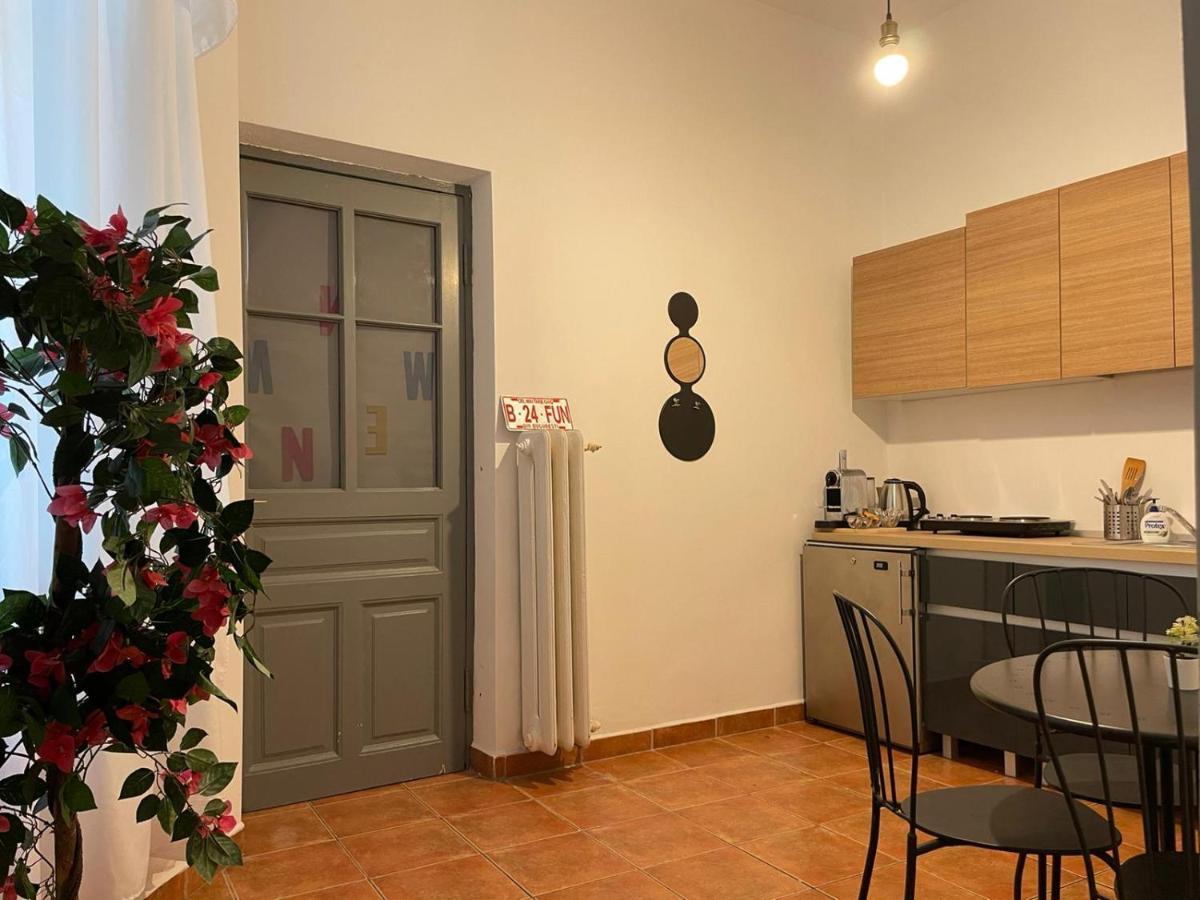 Outstanding 3Br Ultracentral Cityview Balcony Aaa Apartment Bucharest Luaran gambar